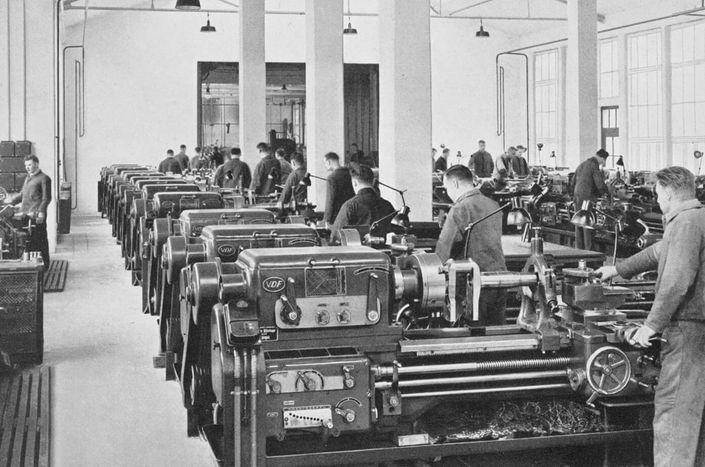 1935 年:クランクシャフトの機械加工